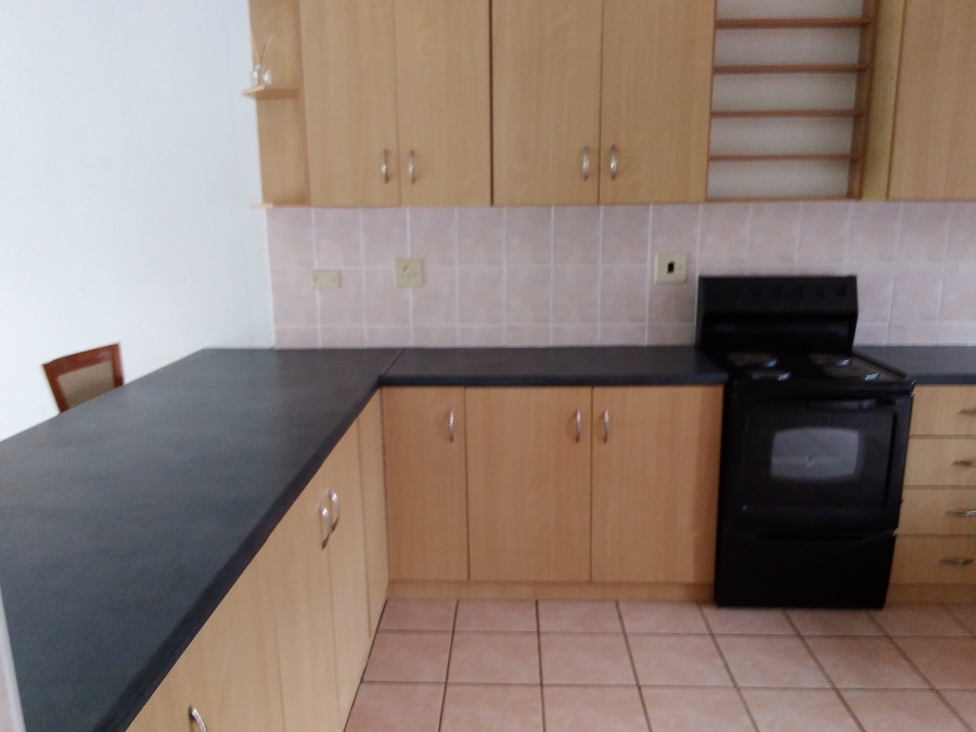 To Let 3 Bedroom Property for Rent in Somerset Park Western Cape